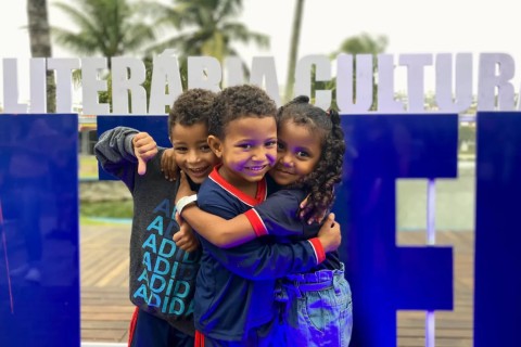 LiterArraial 2025 começa nesta quarta-feira (1º) com o tema “É tempo de brincar” e palestra de Thalita Rebouças