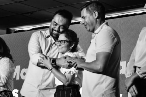 Cláudio Castro presta solidariedade a Dr. Serginho pela morte da primeira-dama de Cabo Frio