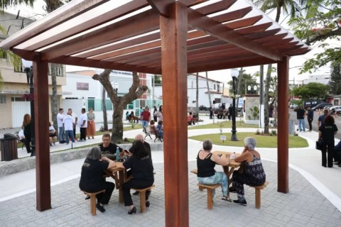 Praça da Bandeira é reinaugurada em Araruama