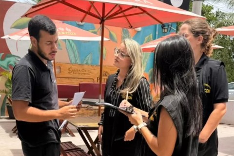 Procon aldeense orienta quiosques da Praia do Sudoeste para o Carnaval