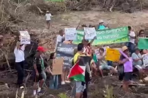 Moradores e ativistas protestam em defesa das áreas verdes em Búzios