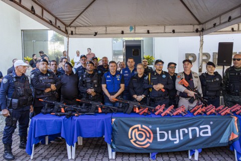 Prefeitura de Cabo Frio apresenta novos equipamentos de menor potencial ofensivo para a Guarda Civil Municipal