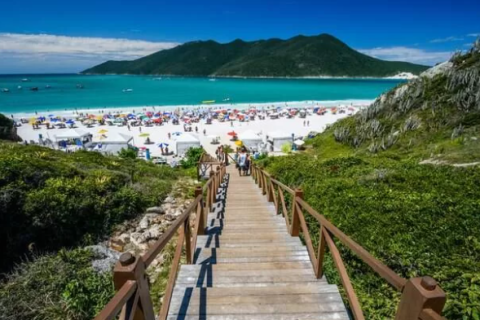 Arraial, Búzios, Cabo Frio e Rio das Ostras se destacam em alta ocupação hoteleira no interior do Rio