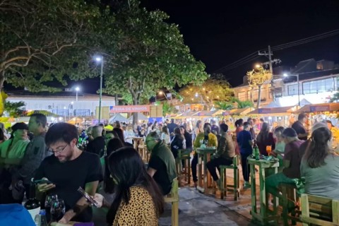 Wine in Búzios abre com grande público e movimenta o centro da cidade