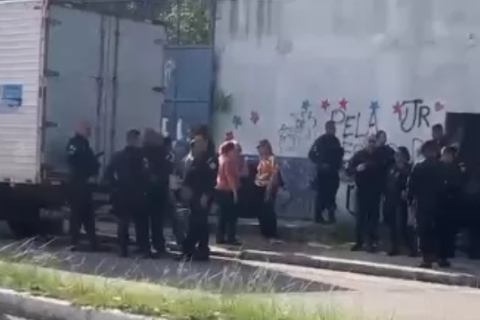 Reintegração de posse em ocupação que acolhe mulheres mobiliza PM em Cabo Frio