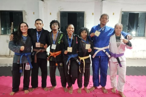 Atletas cabo-frienses do projeto Caminho do Bem conquistam medalhas em competição nacional de jiu-jitsu