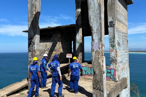 Prefeitura inicia fechamento do acesso à Janela do Paraíso em Arraial do Cabo
