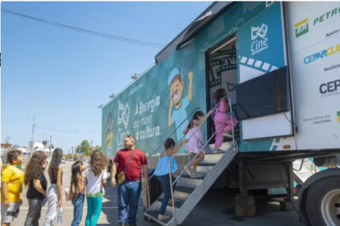 Carreta do Cine Petrobras terá sessões gratuitas em Arraial do Cabo