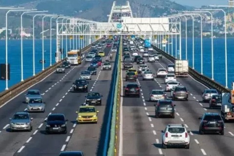 Ponte Rio-Niterói deve receber 900 mil veículos no feriado da Consciência Negra