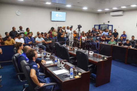 Câmara de Cabo Frio recebe grande participação popular em audiência sobre regras ao comerciante de praia