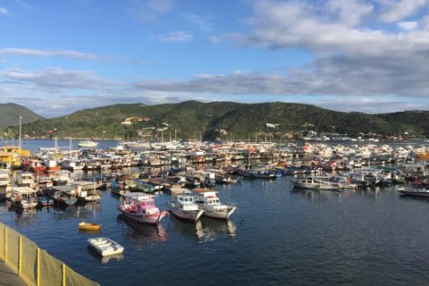 Ventos fortes cancelam passeios de barco em Arraial do Cabo