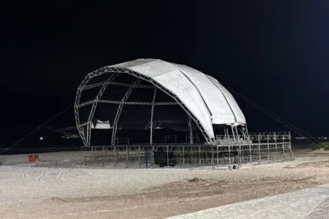 Cabo Frio inicia montagem de palco para o Réveillon 2026