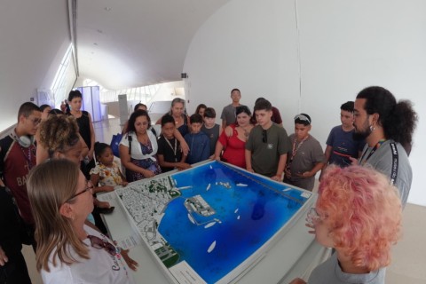 Casa do Autista de Arraial do Cabo promove passeio ao Museu do Amanhã para assistidos e familiares