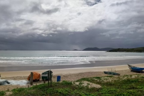 Outubro mais frio da década mantém tempo instável em Cabo Frio nesta quarta-feira (22)