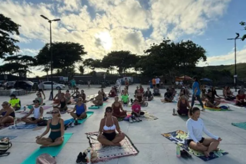 Canto do Forte recebe o projeto “Yoga no Forte” neste domingo (31)