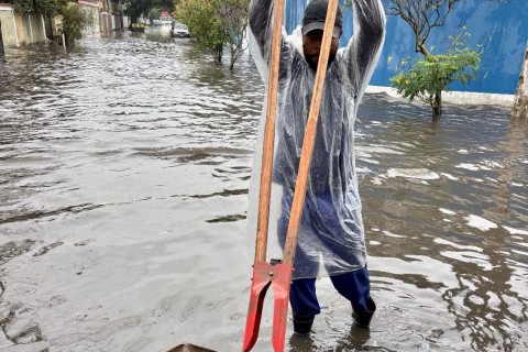 Prefeitura de Cabo Frio atua para restabelecer sistema de drenagem no Jardim Excelsior após fortes chuvas