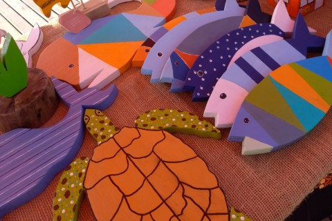 Feira Dandaras realiza edição especial de Natal no Boulevard Canal, em Cabo Frio