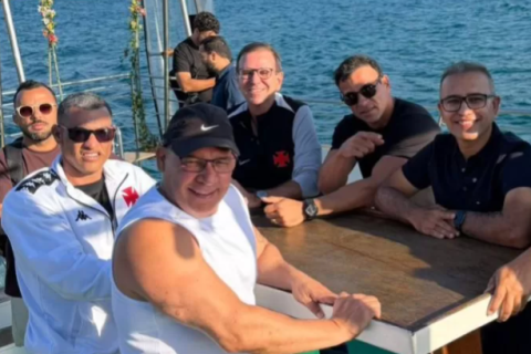 Giro político de Eduardo Paes na Região dos Lagos ganha reforço com apoio de prefeito do PL, em Arraial do Cabo