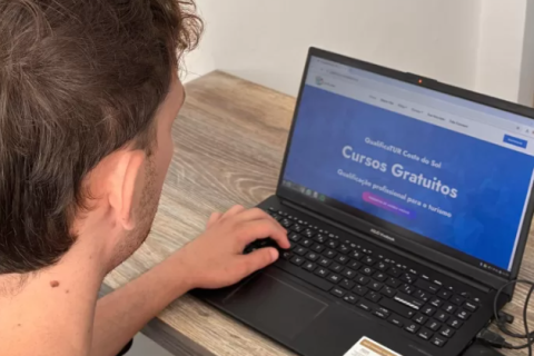 Qualificatur Costa do Sol inicia aulas EAD em Búzios; Arraial do Cabo mantém inscrições abertas