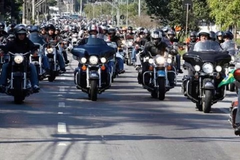 Araruama recebe encontro de motociclistas com shows de rock e exposição de clássicas