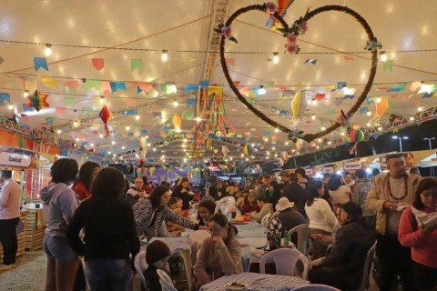 “Anarriê Búzios” reúne cerca de 5 mil pessoas na Praça Tia Uia em dois dias de festa junina