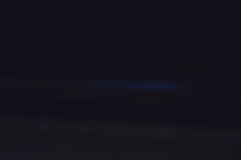 Praia do Foguete encanta com mar iluminado por bioluminescência em Cabo Frio