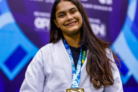 Cabo-friense de 15 anos conquista ouro em campeonato de Jiu-Jitsu no Rio de Janeiro