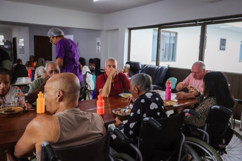 Semana da Enfermagem: Lar da Cidinha comemora data em almoço com assistidos e equipe técnica