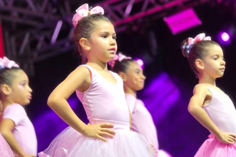 Espetáculo “Corações Talentosos” emociona público e reúne mais de 700 pessoas em Arraial do Cabo