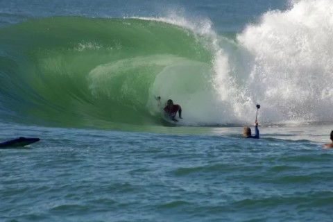 Búzios recebe final do circuito de Bodyboard e mostra de carros antigos neste fim de semana
