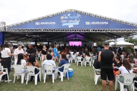 Festa do Dia dos Professores reúne 3 mil educadores em Araruama