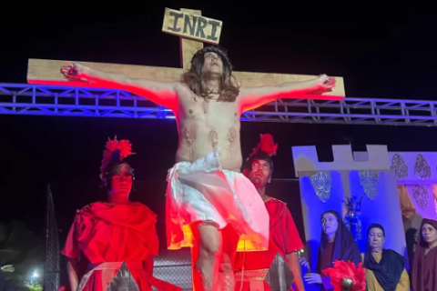Encenações da Paixão de Cristo reúnem público no Centro e em Figueira, Arraial do Cabo
