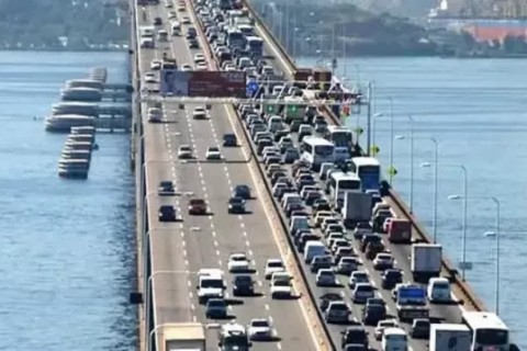 Feriados de fim de ano devem levar 2,3 milhões de veículos à Ponte Rio-Niterói