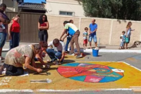 Tapetes de sal colorirão o Centro de São Pedro da Aldeia no feriado de Corpus Christi