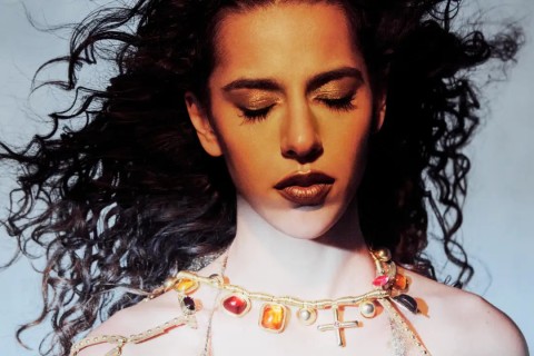 Marina Sena lança álbum “Coisas Naturais” e inicia turnê nacional em 2025